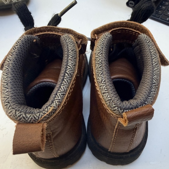 Carter’s Boots size 7 toddler in brown - Picture 2 of 6